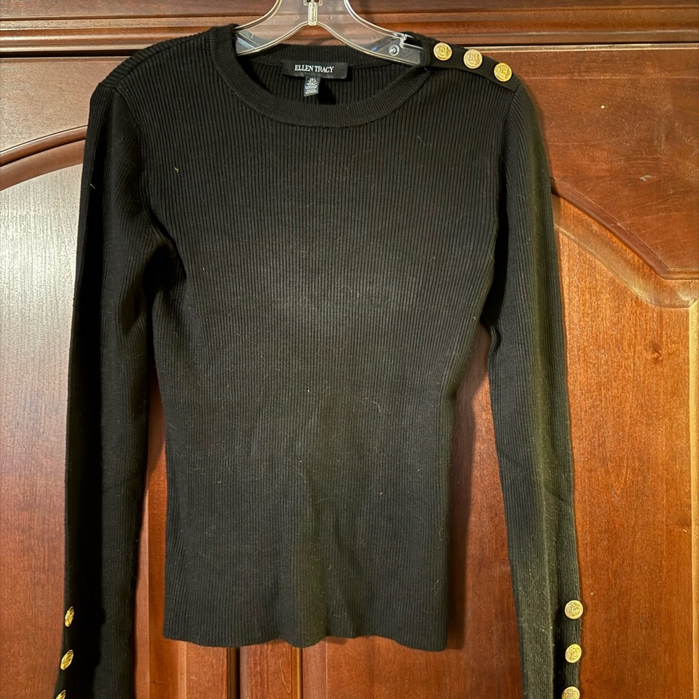Ellen Tracy Black Gold Buttoned Fitted Blouse